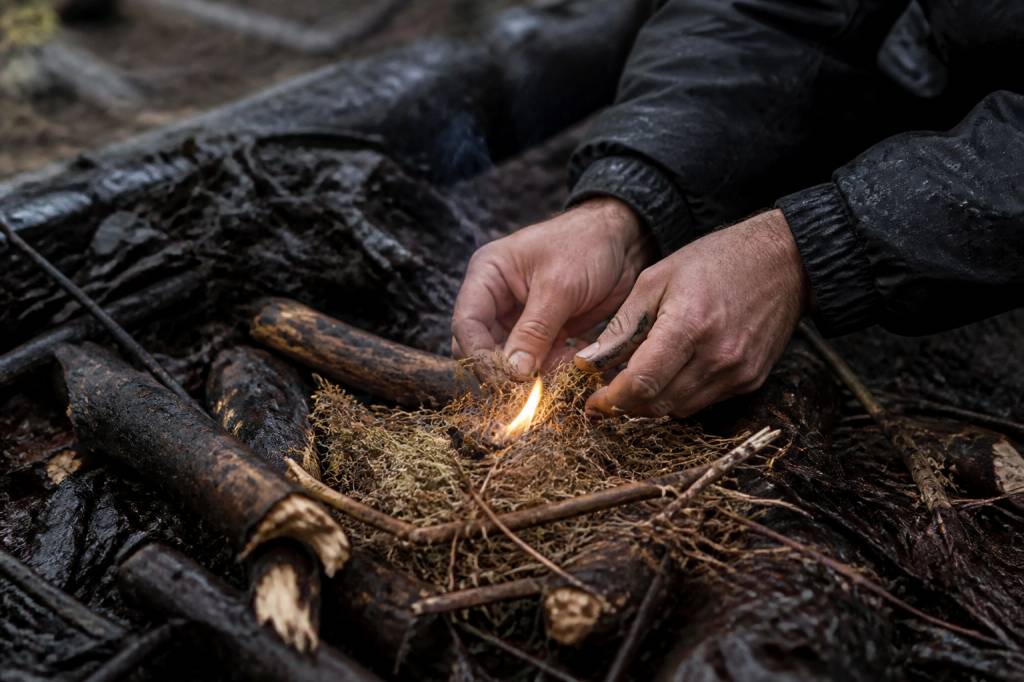 How to start a fire with wet wood in survival situations